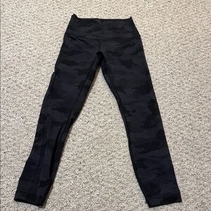 Size 4 Camo lululemon leggings (wunder train)